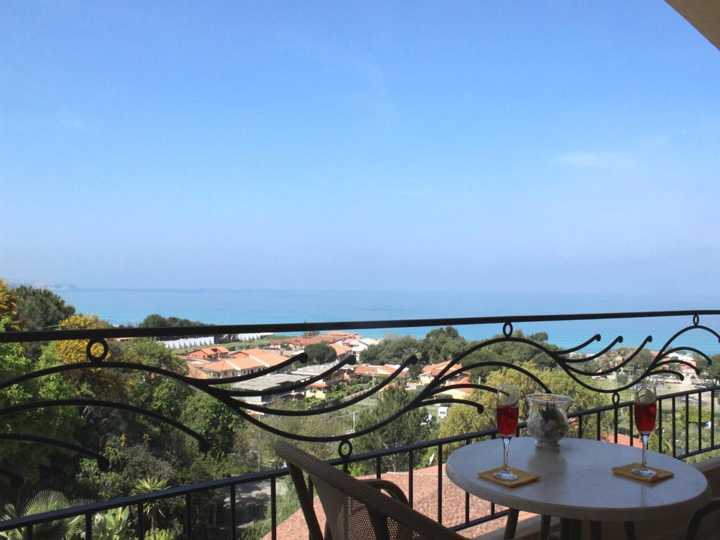 Blu Tropical Resort Цамброне Номер фото