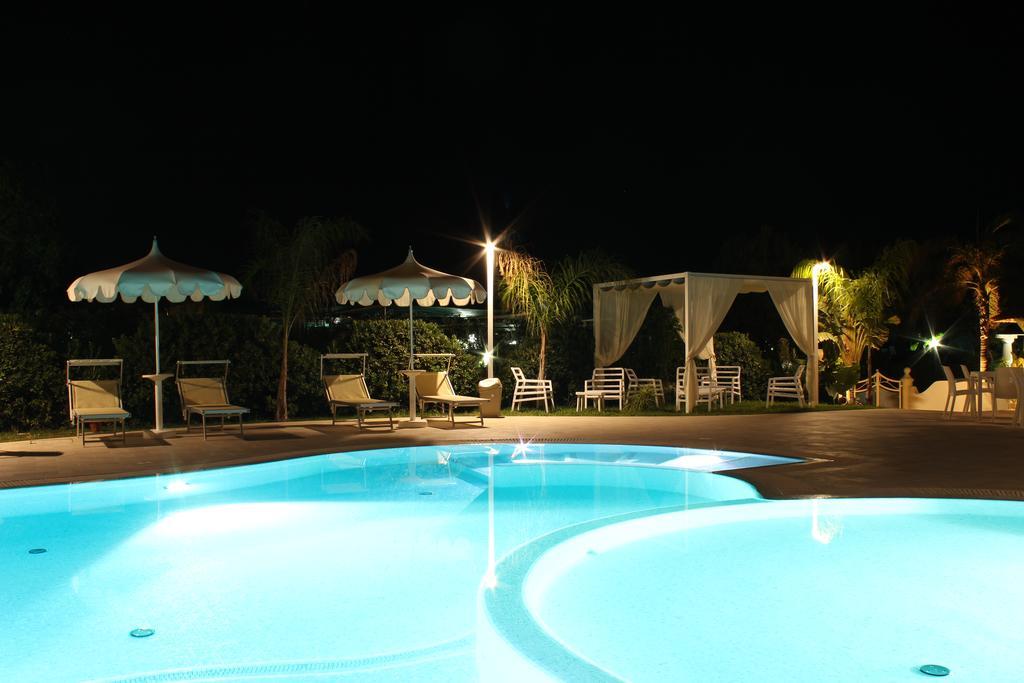Blu Tropical Resort Цамброне Екстер'єр фото