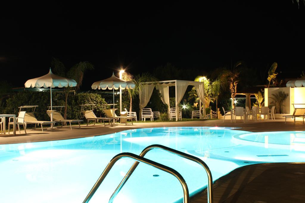 Blu Tropical Resort Цамброне Екстер'єр фото
